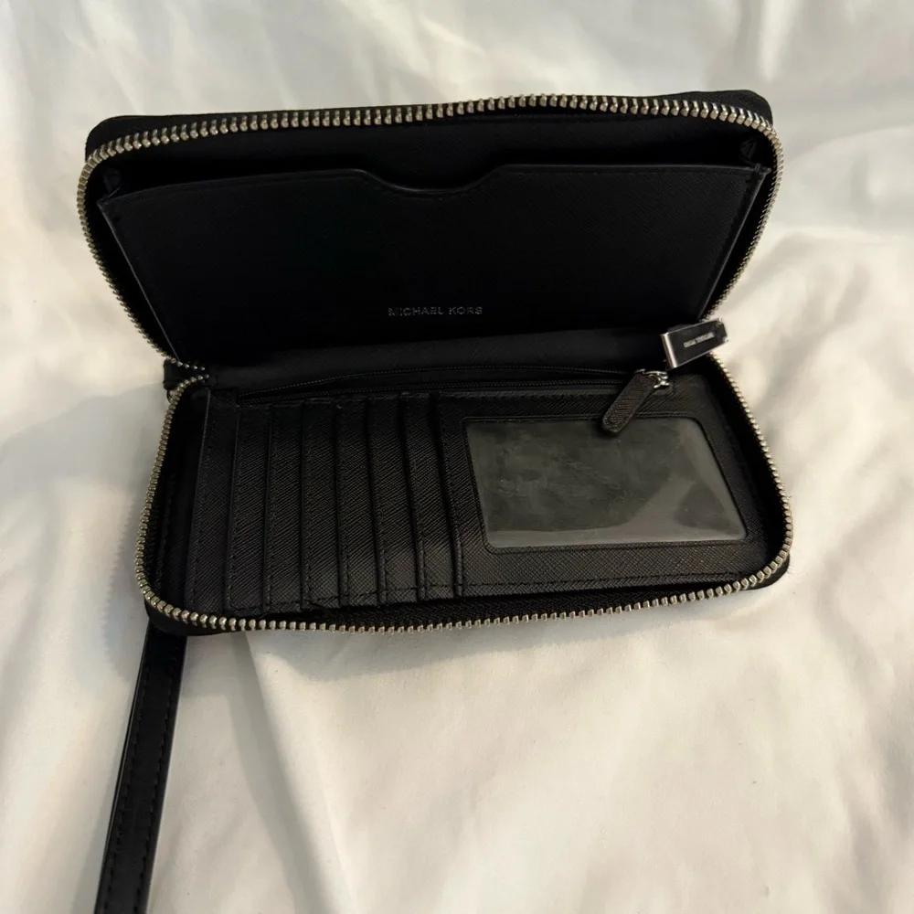 EUC Michael Kors Jet Set Large Signature Logo Smartphone Wallet